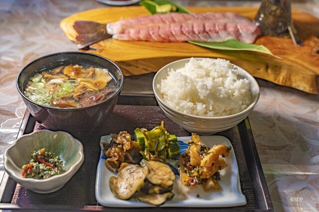 釣堀 ぼん天（猪苗代町）- 郷土料理と釣り体験が楽しめる人気スポット