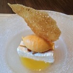 カーサ・デル・チーボ - 自家製 柿のジャムを挟んだレアチーズケーキ フレッシュ柿のソルベット添え