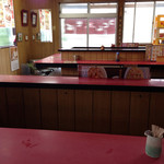 カウンターだけなんですが、家族のかたも並んで仲良く食べてました。