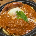ジョリーパスタ - 粗挽きソーセージと半熟卵のミートソース