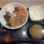 吉野家 - 料理写真:牛魯肉飯・みそ汁