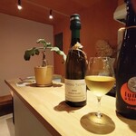 ビッラ エ ヴィーノ マスヨウ - シックな木目調の店内