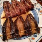 どぜう飯田屋 - 蒲焼　ひっくり返すと美しい皮目が…