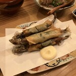 酒場三ツ目 - 大葉子持ちししゃもの春巻き700円