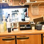 山陰鮮魚とわら焼き 隠岐楽 - 内観(キッチン方面)