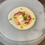 レストラン ラ ヴィーニュ - 料理写真:じゃがいも？と桃の冷製スープだったかな（これも無茶苦茶美味しい）