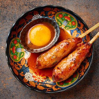 串焼き全品100円で統一。手仕込手作りを貫く拘りの串を堪能。