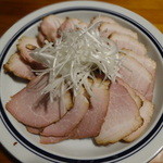 稲村亭 - スライスして白髪葱を載せて美味しい焼豚