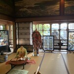 パンドラ - このときのテーマは『大正ロマン×百段階段』。文豪の作品にちなんだ設えになっています