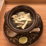 日本料理 晴山 - すっぽんの出汁で炊き上げた松茸　中にはフカヒレも！