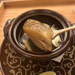 日本料理 晴山 - こんなに大きいフカヒレが入っていて、ビックリ！