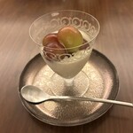 日本料理 晴山 - 栗と和三盆のムースの上にクィーンルージュ♡