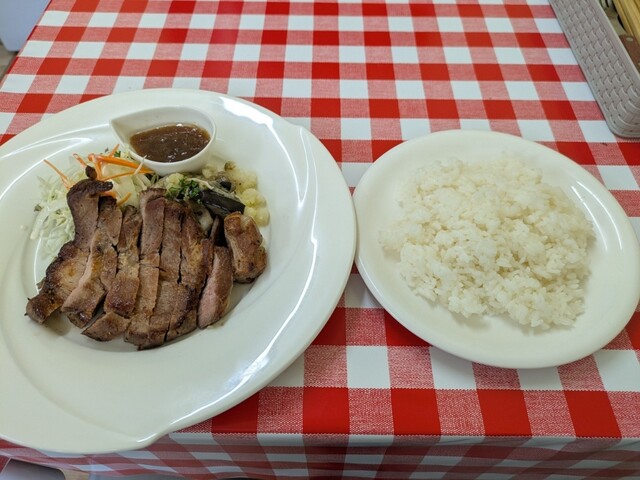 上盛岡の絶品ポークステーキ店「キッチンひなた」- 本格肉料理と居心地の良い空間