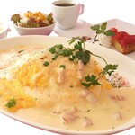 【とろける濃厚体験】カルボナーラソースオムライス 1,600円（税込 1,760円）
