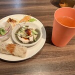 88 Asia - ランチセットの前菜盛り合わせとジャスミンティー