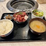 お肉屋さんが『君に、焼いて揚げる。』 - 