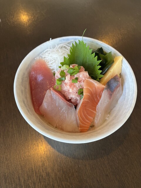 江の島どん★3 WATATSUMI （ワタツミ） - 江ノ島/海鮮丼 | 食べログ