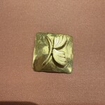 黒船亭 - 芸大の人が作ったという、黒船亭のロゴが裏に入った箸置き