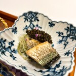 KOBAYASHI - 秋刀魚燻製、バジルのビーフン、キャビア