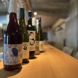 엄선한 일본 전역의 일본주와 다양한 와인을 맛보세요