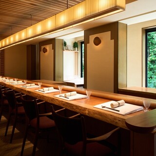 木材の温かみ溢れる上質な空間◆窓から庭が望める開放的な設計