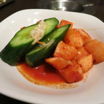 海南亭 - キムチ盛り合わせ