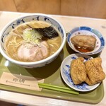 自家製麺の店 MOJO HAND - 中華そば♪ 角煮♪ 炙りいなり♪