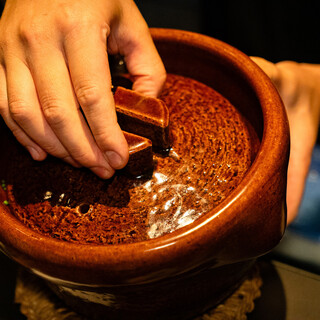 名物の土鍋料理からは季節限定の悦びをお届けします