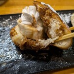 くしや - まんじゅうにもコーヒーを染み込ませてあり、しっかり手が込んでいますね！