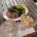 クッチーナ デル カンポ - サラダバーとワインと水