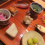 日本料理 太月 - 八寸：菊菜・松の実の胡麻和え・子持ち鮎・子持ち昆布・銀杏・海老芋の唐揚げ・もって菊酢浸し・鱧寿