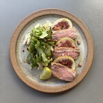 塩鴨といちじくのパクチーサラダ