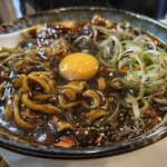 煮干中華 つなぐ - コク旨麻婆麺生卵投入