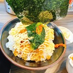 王道家直系 家系ラーメン がく - スープに浸した“ほうれん草”に“O Hot”そこにスープをかけて、さらにスープに浸した“のり”を巻いてかき込む‼️