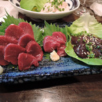 炭火焼酒亭ローリンストーン - 蝦夷鹿 刺３点盛り　ズームアップ