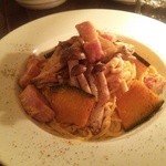 かみむら食堂 - しめじとカボチャのカルボナーラ