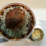 ラーメン荘 歴史を刻め - 炎の爆豚ラーメン（上方から）