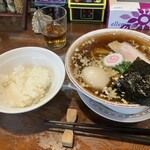 ふくろう - 昔ながらの中華そば 味玉 半ライス