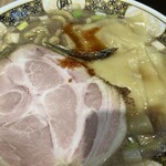 すごい煮干ラーメン 凪 - 煮干しが向こうを向いている
