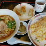 中国料理 天府 - らーめんセットでカニ入り炒飯（50円+）と餃子