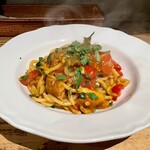 マカウダ - ビゴリ 秋刀魚とオリーブ、ケッパー、フレッシュトマト