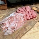 マカウダ - ハムの盛り合わせ