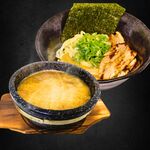 石焼つけ麺 焔亭 - 料理写真:つけ麺が冷める悩みを解消！200℃の石鍋で提供する新感覚のつけ麺。熱いスープが麺にしっかり絡み、一口ごとに旨味が広がります。