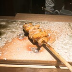 炭割烹 新谷 - 皮付きせせり ◎