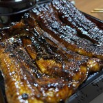 うなぎ割烹山田 - はみ出る特上じか重