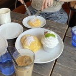 カフェブルー - 妻と三男坊はデザートにパンケーキをシェア