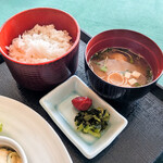満濃ヒルズカントリークラブ - ご飯、味噌汁、香の物