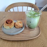 COUDRE COFFEE - シナモンロール、ドライレモンピールスコーン、抹茶ラテ