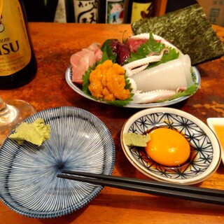 ささの葉 - 料理写真:名物の選べる刺盛りと、瓶ビール