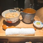 炭割烹 新谷 - 地鶏と松茸の土鍋炊き込みご飯